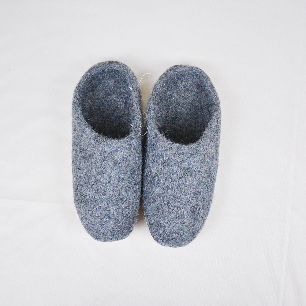 Grey Felt Winter Slippers for indoor use - Image 3
