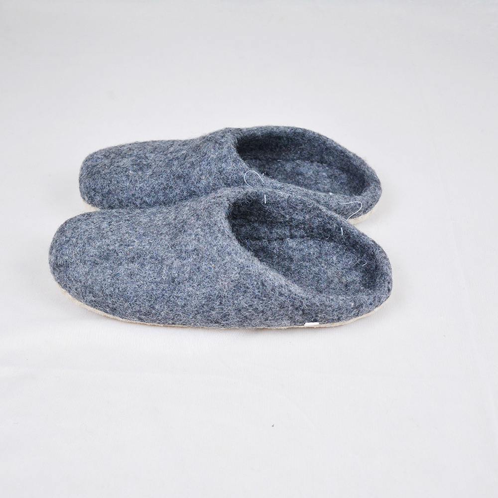 Grey Felt Winter Slippers for indoor use - Image 5