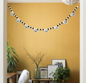 Wool Felt Ball Garland for Halloween Decoration